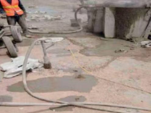 中沙水泥混凝土路面板底注浆技术 路面脱空注浆整治方案