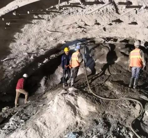 中沙拱顶带模注浆料的施工流程及注意事项